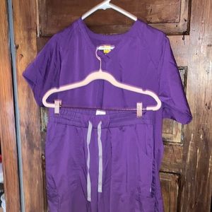 Wonder wink Pro Purple large scrubs